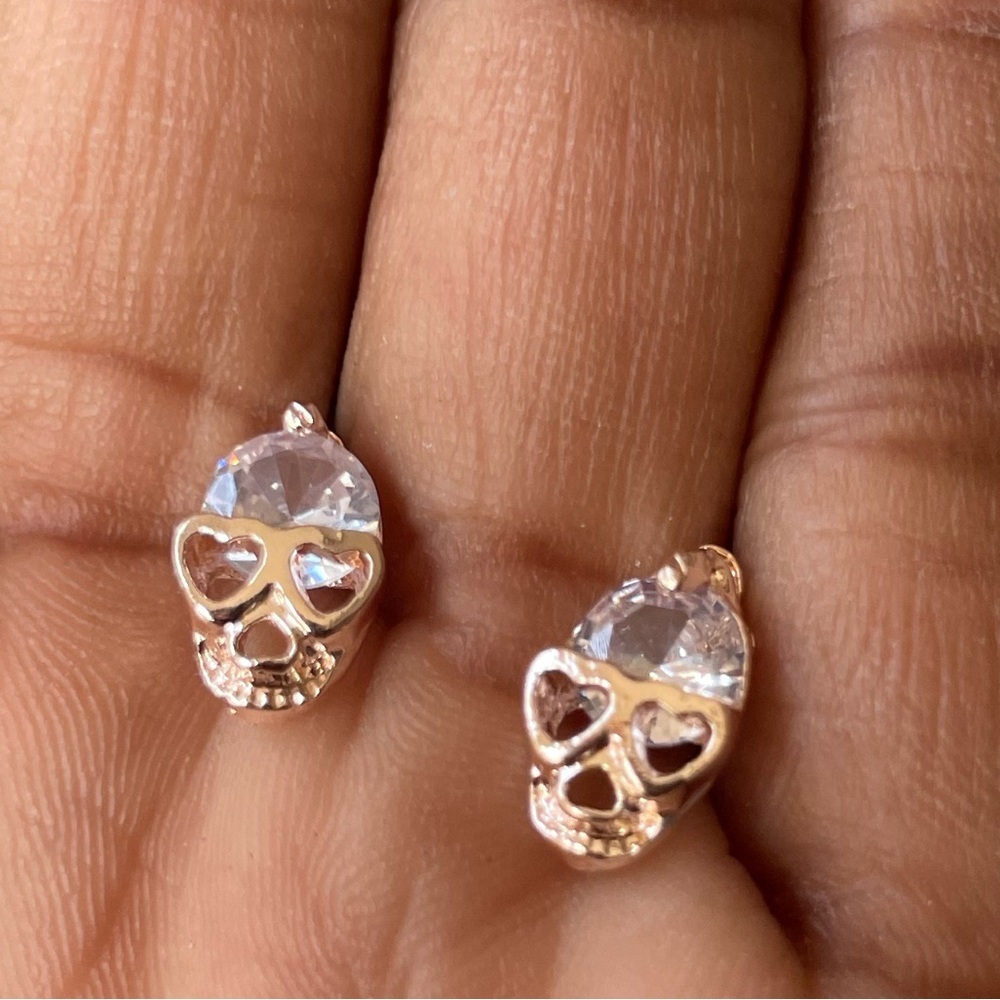 🎃 Rose Gold Skull Stud Earrings